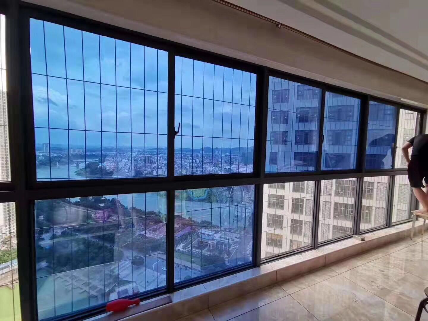 建筑玻璃貼膜是否有保護(hù)玻璃的作用？如何延長其使用壽命？